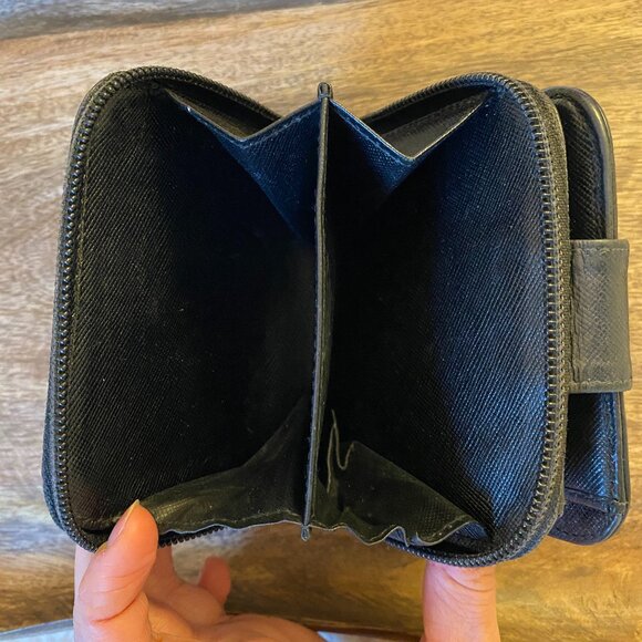 Prada Saffiano Leather zip around wallet with Silver detailing - Picture 2 of 5